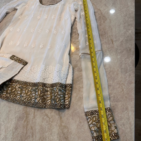 Navy blue lehenga, ivory top, printed dupatta - Picture 11 of 14